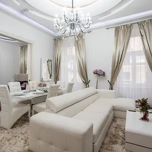 Opera Balkony Luxury With Free Parking דירה בודפשט