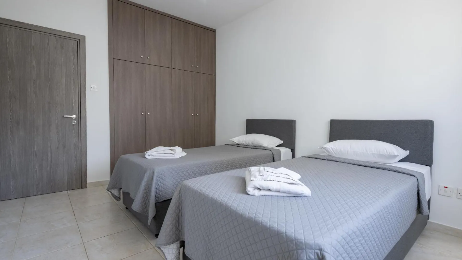 דירה איה נאפה Bellagio Napa Suites קפריסין